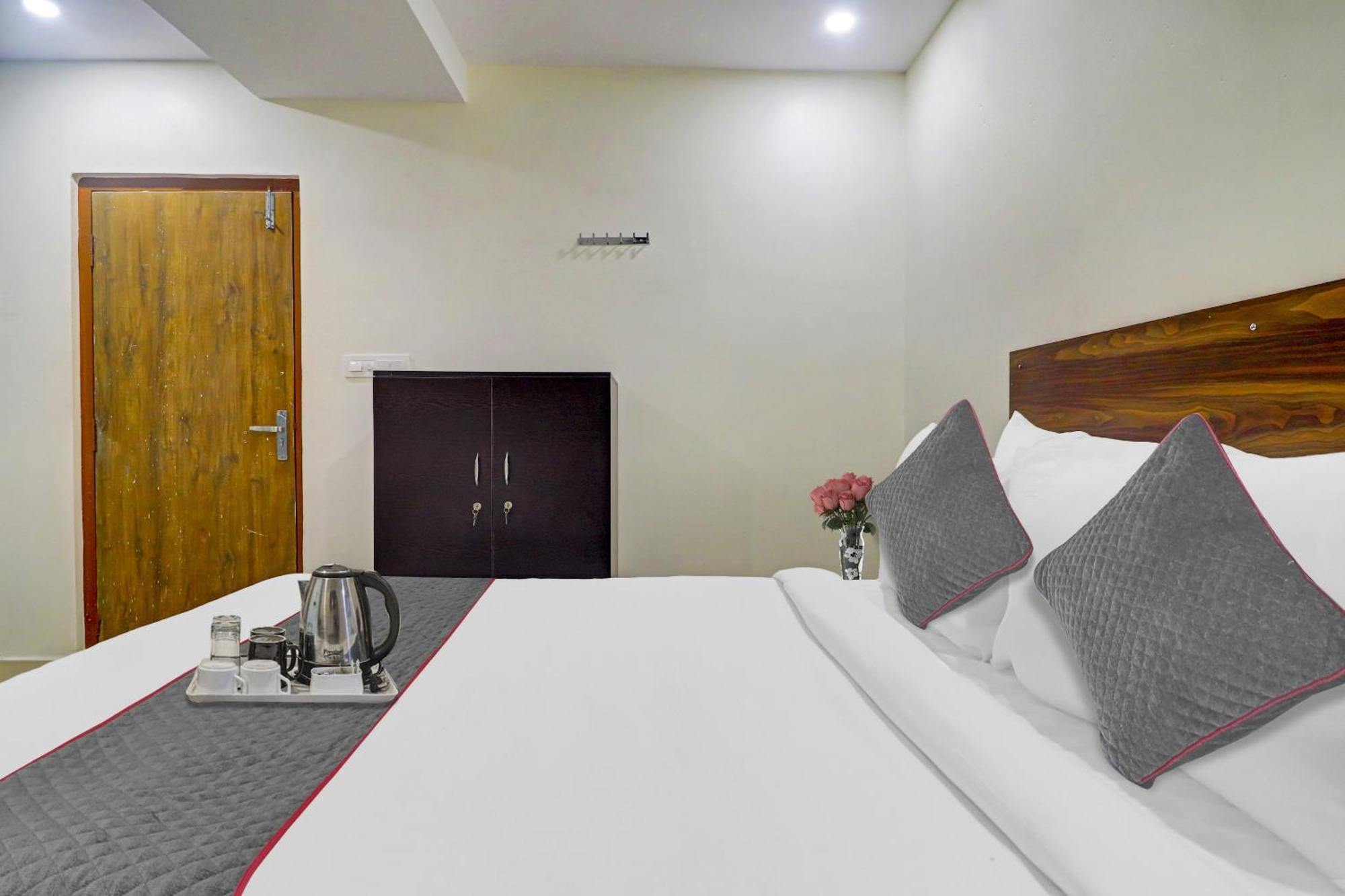 Collection O White Riviera Near Kondapur Hotell Hyderabad Exteriör bild
